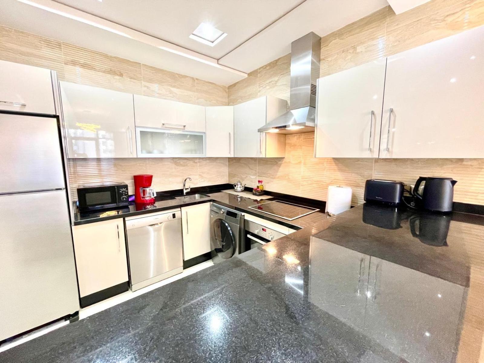 Modern Elegance With Sea Views In Central Tangier - Steps To Beach, Train And Attractions! Экстерьер фото